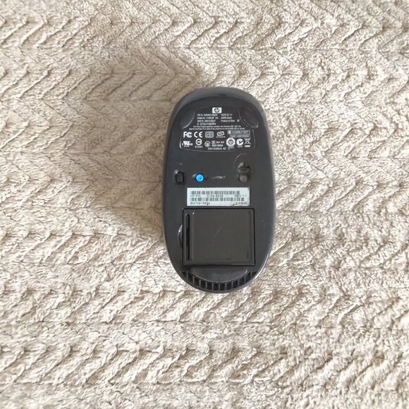 Hewlett Packard Wireless Mouse - Color Black - No Dongle & No Batteries - Picture 2 of 2